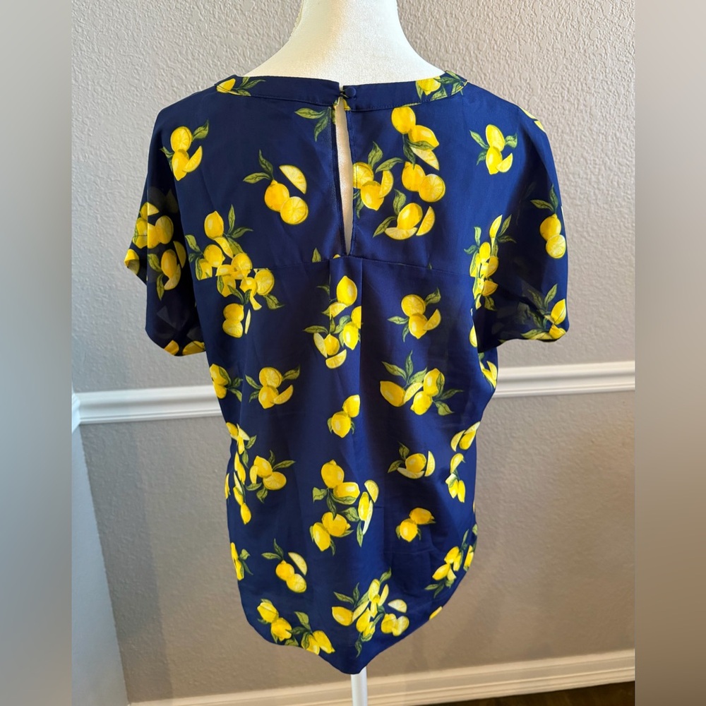 Banana Republic Lemon Print Perfect Tee Size M Navy Short Sleeve Flowy Office - Picture 4 of 9